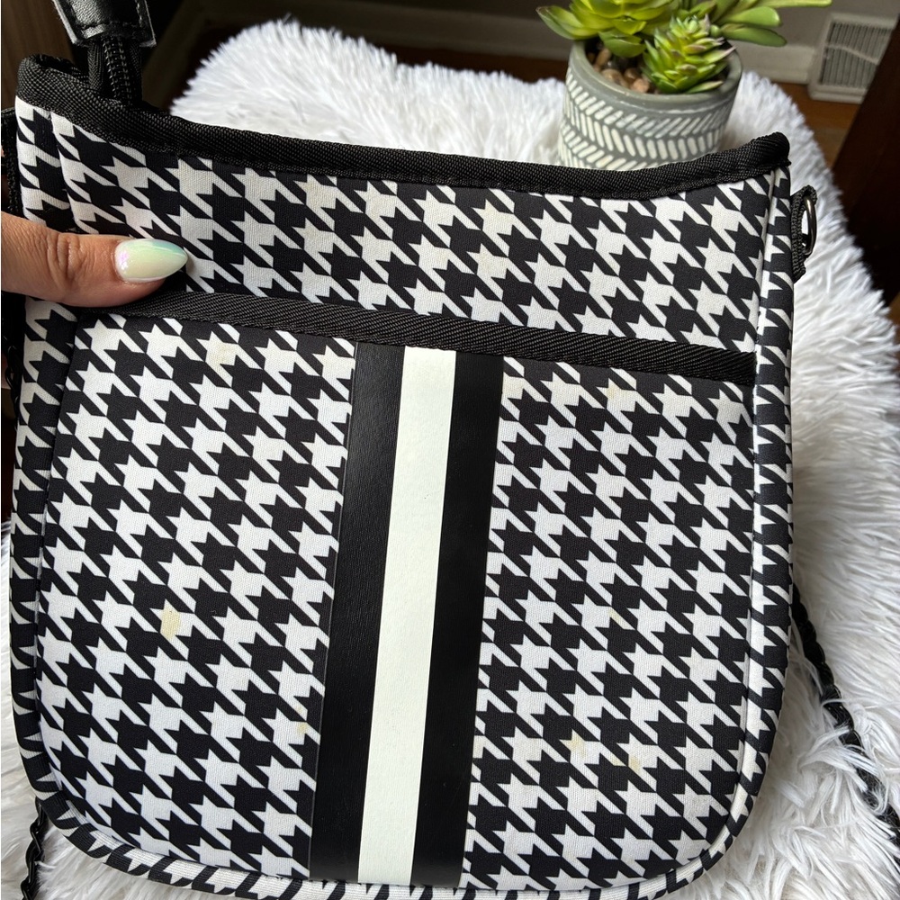 HAUTE SHORE JERI Houndstooth Print Crossbody 🖤 - Picture 8 of 13